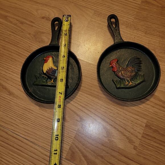 Vtg Rooster Cast Iron Skillets Miniature Pan Decorative Wall Hangings Farmhouse - Picture 4 of 6